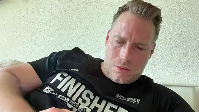 Snapshot of Christian87xxx chatting on 05-25-26, 10:03 Christian87xxx online show from 05-25-26, 10:03