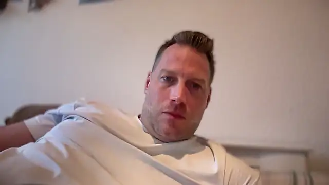 Snapshot of Christian87xxx chatting on 04-14-26, 05:18 Christian87xxx online show from 04-14-26, 05:18