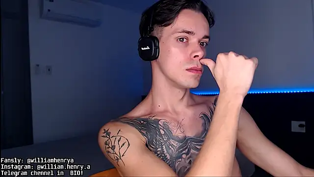 Snapshot of William_Henry_ chatting on 10-31-25, 06:21 William Henry online show from 10-31-25, 06:21