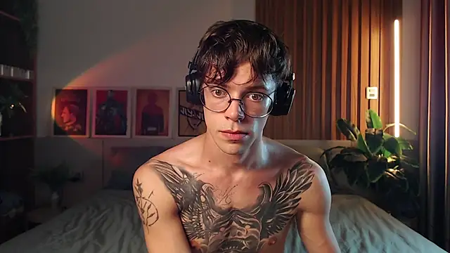 William Henry  online show from 04-10-26, 02:57