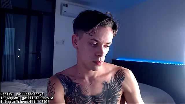 Snapshot of William_Henry_ chatting on 10-27-25, 01:17 William Henry online show from 10-27-25, 01:17