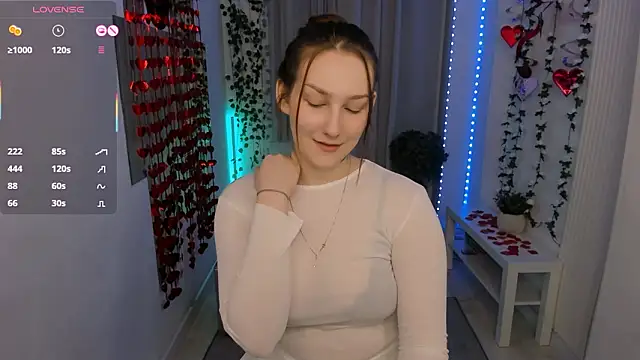 Snapshot of MaryWaddell chatting on 02-20-26, 09:39 MaryWaddell online show from 02-20-26, 09:39