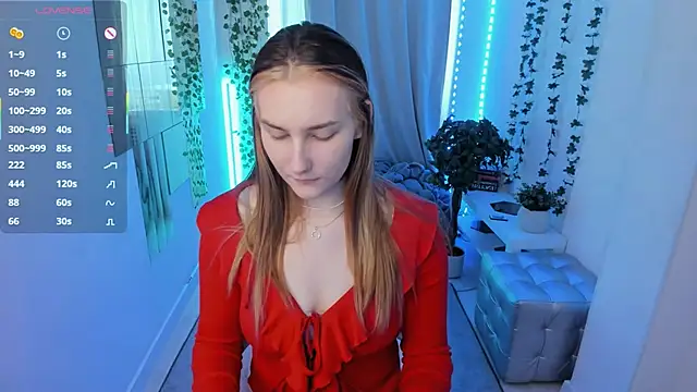Snapshot of MaryWaddell chatting on 06-17-26, 03:33 MaryWaddell online show from 06-17-26, 03:33