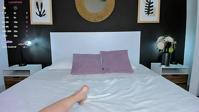 AlannaRussell  online show from 09-10-25, 08:30