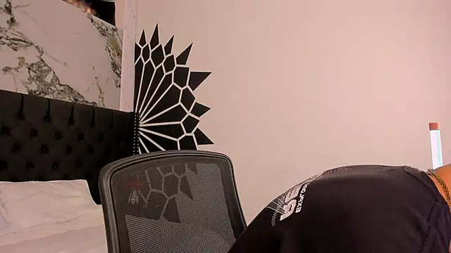 marcuscollins1  online show from 04-03-26, 01:39