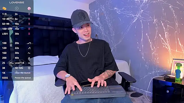 marcuscollins1  online show from 10-25-25, 02:28