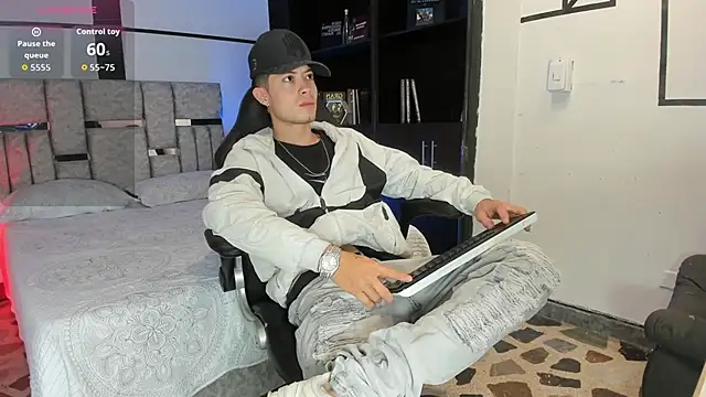 marcuscollins1  online show from 12-18-25, 01:59