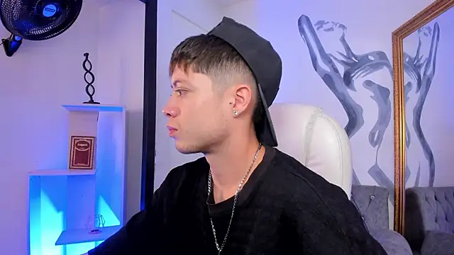 marcuscollins1  online show from 06-19-26, 02:01