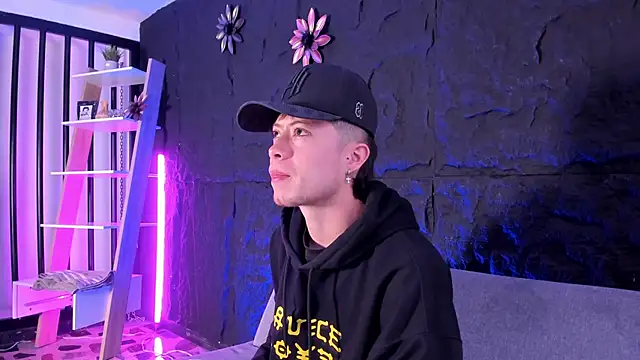 marcuscollins1  online show from 10-03-25, 02:18