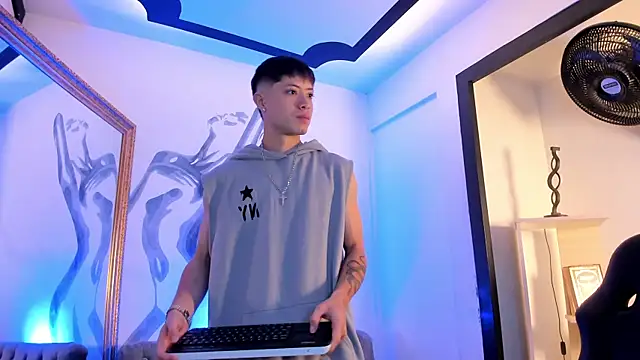 marcuscollins1  online show from 07-11-26, 01:22