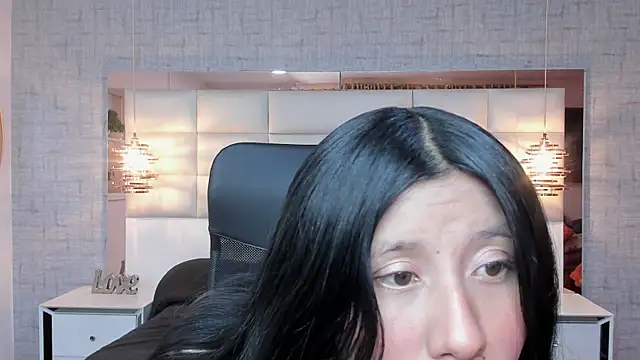 Nohemi louse online show from 11-12-25, 07:07