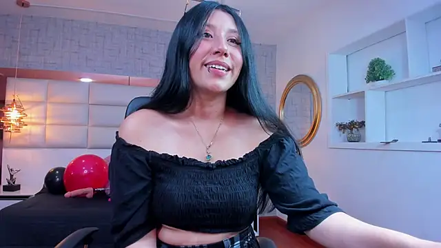 Snapshot of Nohemi_louse chatting on 05-17-26, 06:41 Nohemi louse online show from 05-17-26, 06:41
