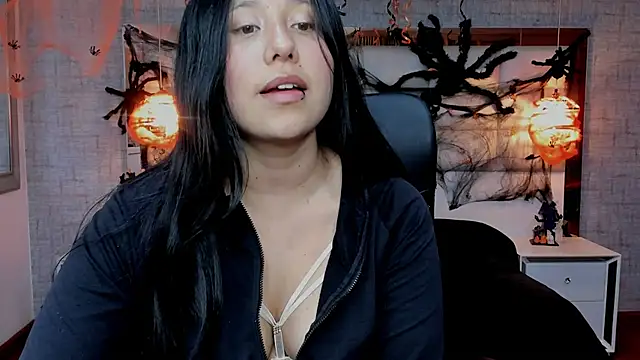 Nohemi louse online show from 10-29-25, 07:02