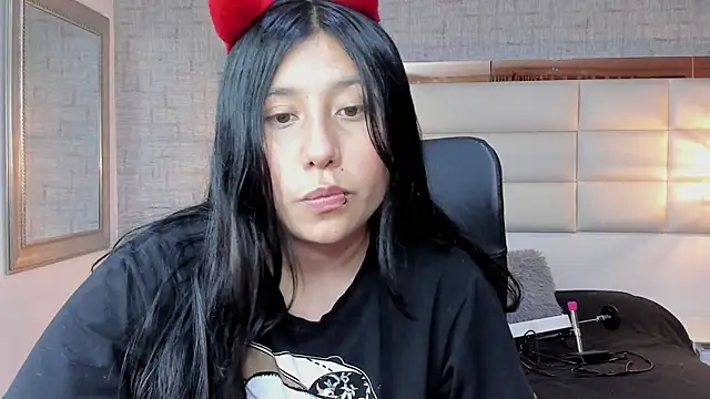 Nohemi louse online show from 10-22-25, 07:13