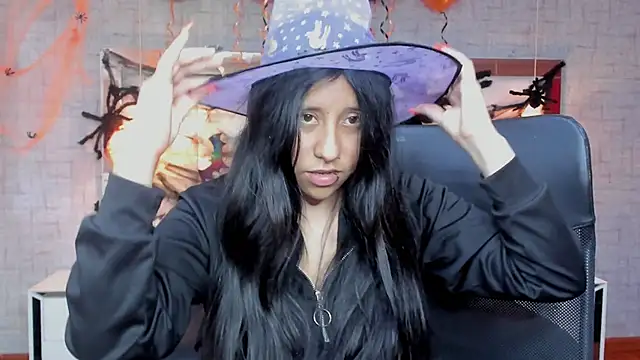 Nohemi louse online show from 10-28-25, 07:02