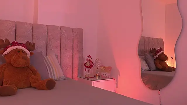 sara lopee1 online show from 12-18-25, 11:58