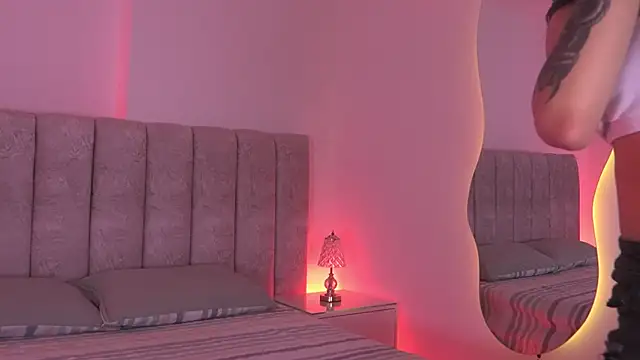 sara lopee1 online show from 11-28-25, 12:05