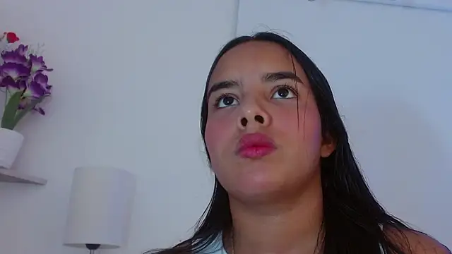 Roxy Stonee online show from 10-30-25, 07:22