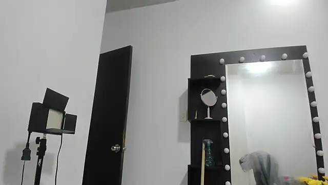 Annyrosee online show from 03-18-25, 02:40