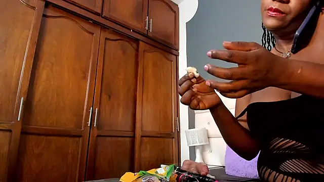 Snapshot of DayannaBronx chatting on 03-18-25, 08:59 DayannaBronx online show from 03-18-25, 08:59