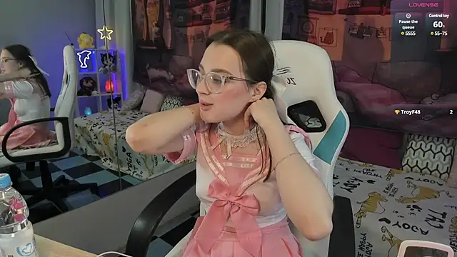 kaisajenner online show from 02-09-25, 08:56