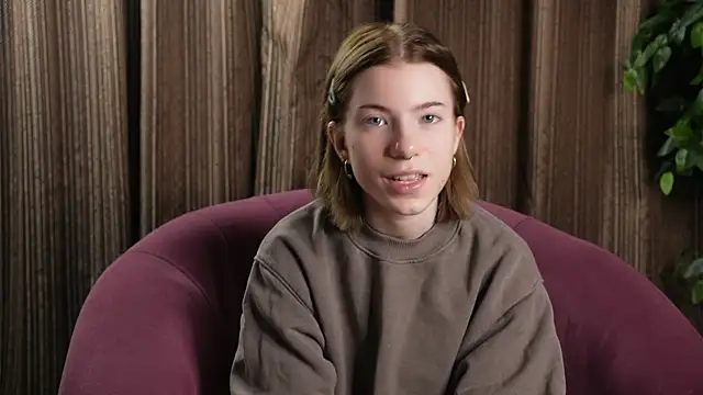 Snapshot of FeliceDendy chatting on 02-04-25, 04:26 FeliceDendy online show from 02-04-25, 04:26