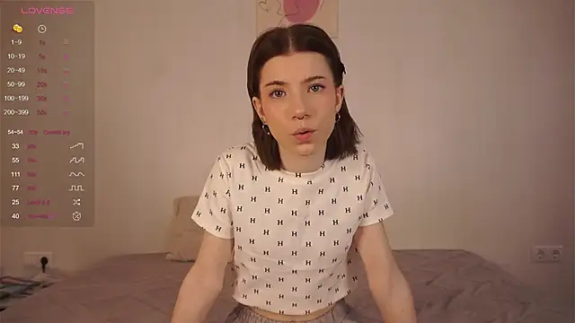 Snapshot of FeliceDendy chatting on 02-19-25, 04:12 FeliceDendy online show from 02-19-25, 04:12