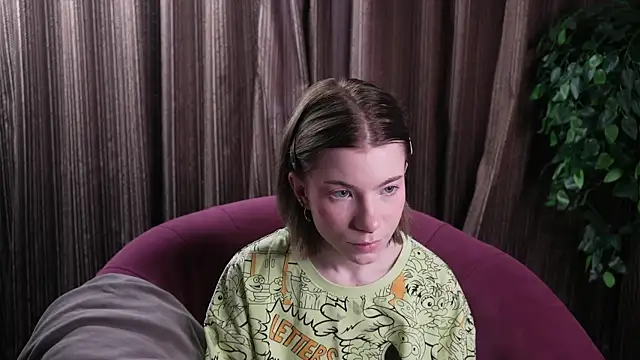 Snapshot of FeliceDendy chatting on 02-04-25, 10:32 FeliceDendy online show from 02-04-25, 10:32