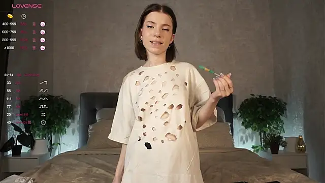 Snapshot of FeliceDendy chatting on 02-18-25, 01:44 FeliceDendy online show from 02-18-25, 01:44