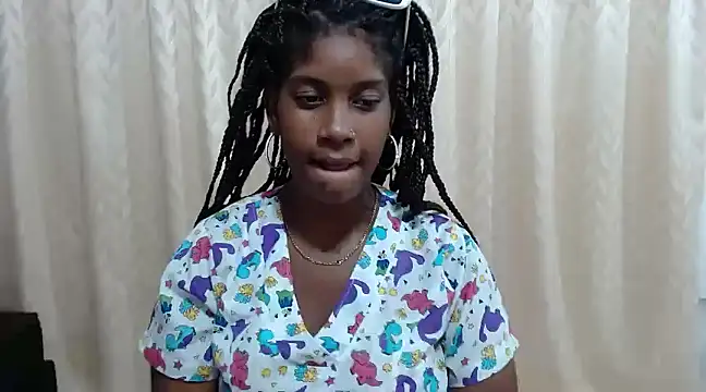 Snapshot of CanelaFierce chatting on 01-30-25, 08:31 CanelaFierce online show from 01-30-25, 08:31