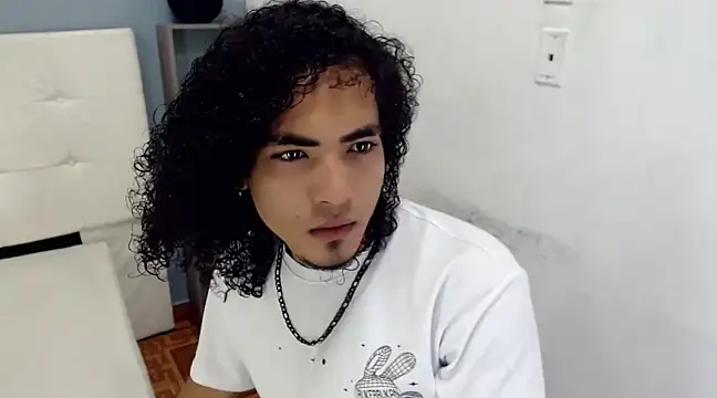 Snapshot of LihanJor_23 chatting on 02-26-25, 03:35 LihanJor 23 online show from 02-26-25, 03:35