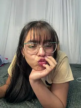 Snapshot of megan_cl chatting on 02-27-25, 04:57 megan cl online show from 02-27-25, 04:57