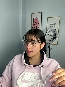 Snapshot of megan_cl chatting on 02-24-25, 01:57 megan cl online show from 02-24-25, 01:57