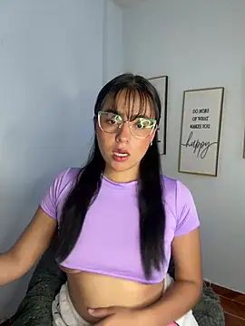 Snapshot of megan_cl chatting on 02-17-25, 03:00 megan cl online show from 02-17-25, 03:00