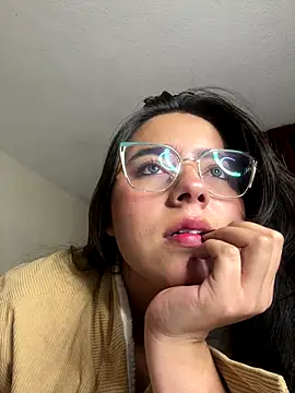 Snapshot of megan_cl chatting on 10-02-25, 12:47 megan cl online show from 10-02-25, 12:47