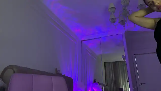 Snapshot of Kisskeyy chatting on 02-09-25, 08:13 Kisskeyy online show from 02-09-25, 08:13