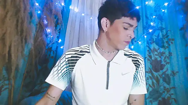 Snapshot of duquehotvoy chatting on 02-21-25, 11:10 duquehotvoy online show from 02-21-25, 11:10