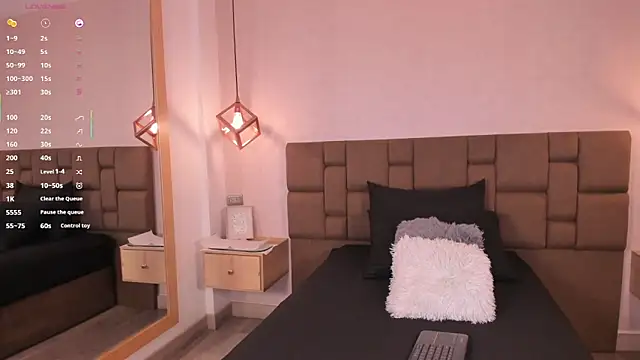 Nikki vega online show from 10-09-25, 04:24