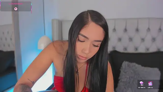 Nikki vega online show from 12-18-25, 08:01