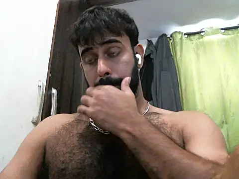 Snapshot of indianhairybull chatting on 09-29-25, 05:25 indianhairybull online show from 09-29-25, 05:25