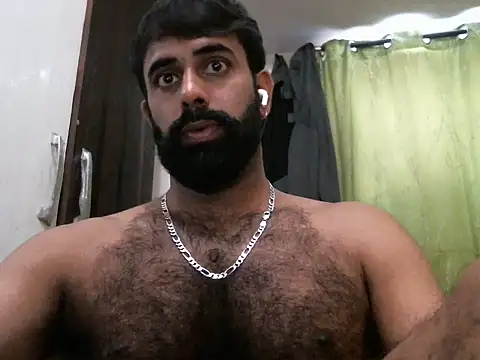 Snapshot of indianhairybull chatting on 10-15-25, 04:33 indianhairybull online show from 10-15-25, 04:33