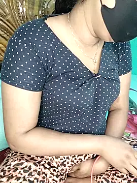 monekhan123 online show from 12-18-25, 04:17