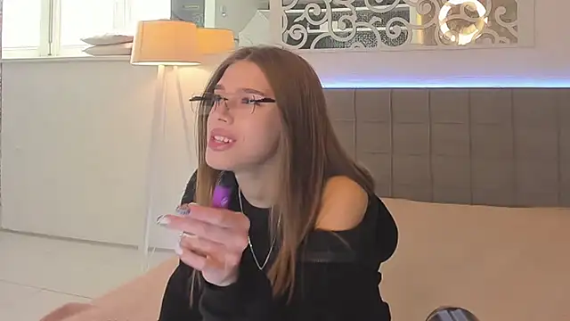 Snapshot of melissacrayzy chatting on 05-15-26, 05:27 melissacrayzy online show from 05-15-26, 05:27