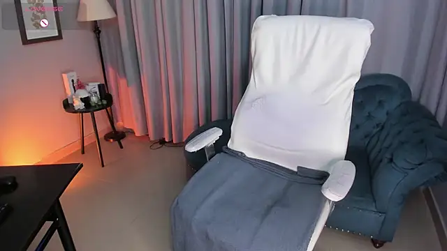 Snapshot of Dafne_00 chatting on 04-19-26, 12:50 Dafne 00 online show from 04-19-26, 12:50