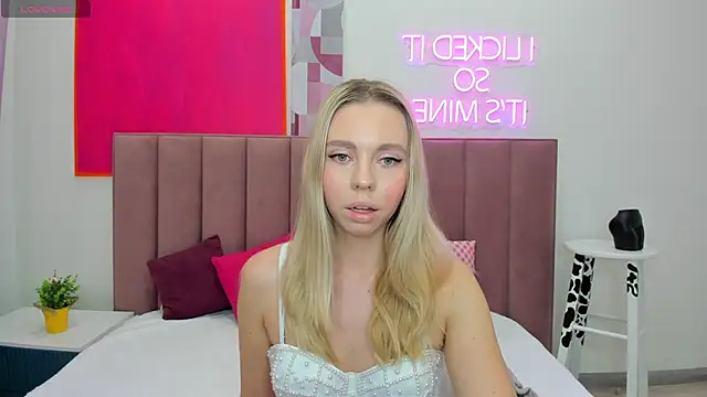 Snapshot of TessaAdorable chatting on 10-06-25, 08:37 TessaAdorable online show from 10-06-25, 08:37