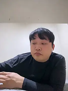 offwhite777 online show from 02-04-25, 08:46