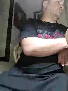 Snapshot of NAvoglia chatting on 09-26-25, 07:32 NAvoglia online show from 09-26-25, 07:32