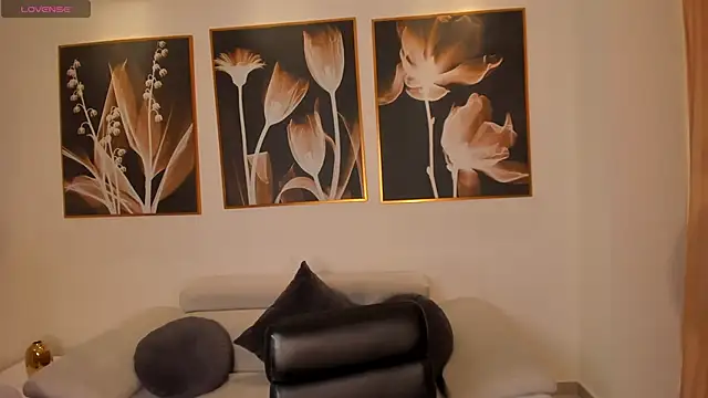 IsabellaKroft online show from 02-25-25, 06:44