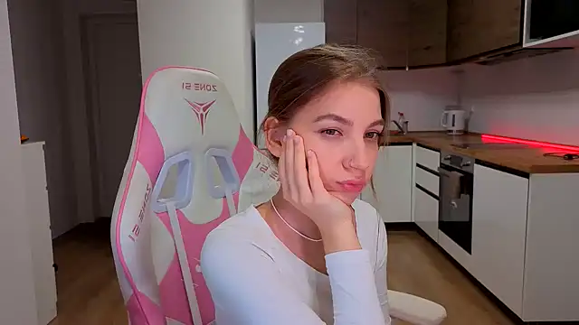 Enjoy everymoment  online show from 03-18-26, 04:52