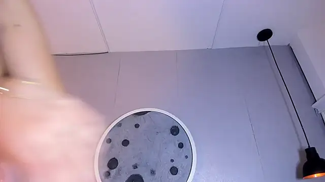 Lia Guzman online show from 11-10-25, 02:49